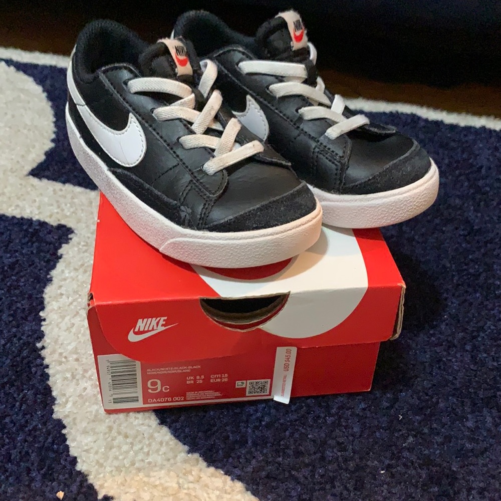 Blazer Low 77